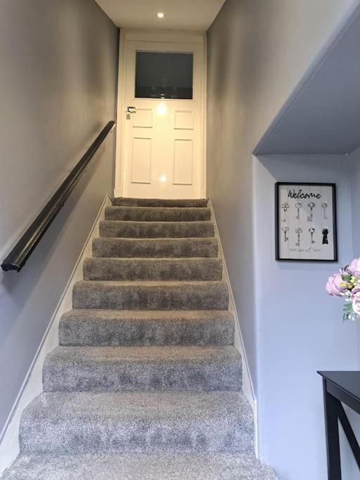 Glasgow Apartment Close To The Airport Ренфрю Екстериор снимка