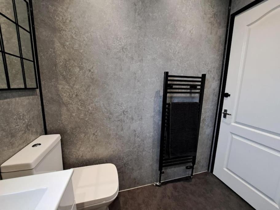 Glasgow Apartment Close To The Airport Ренфрю Екстериор снимка