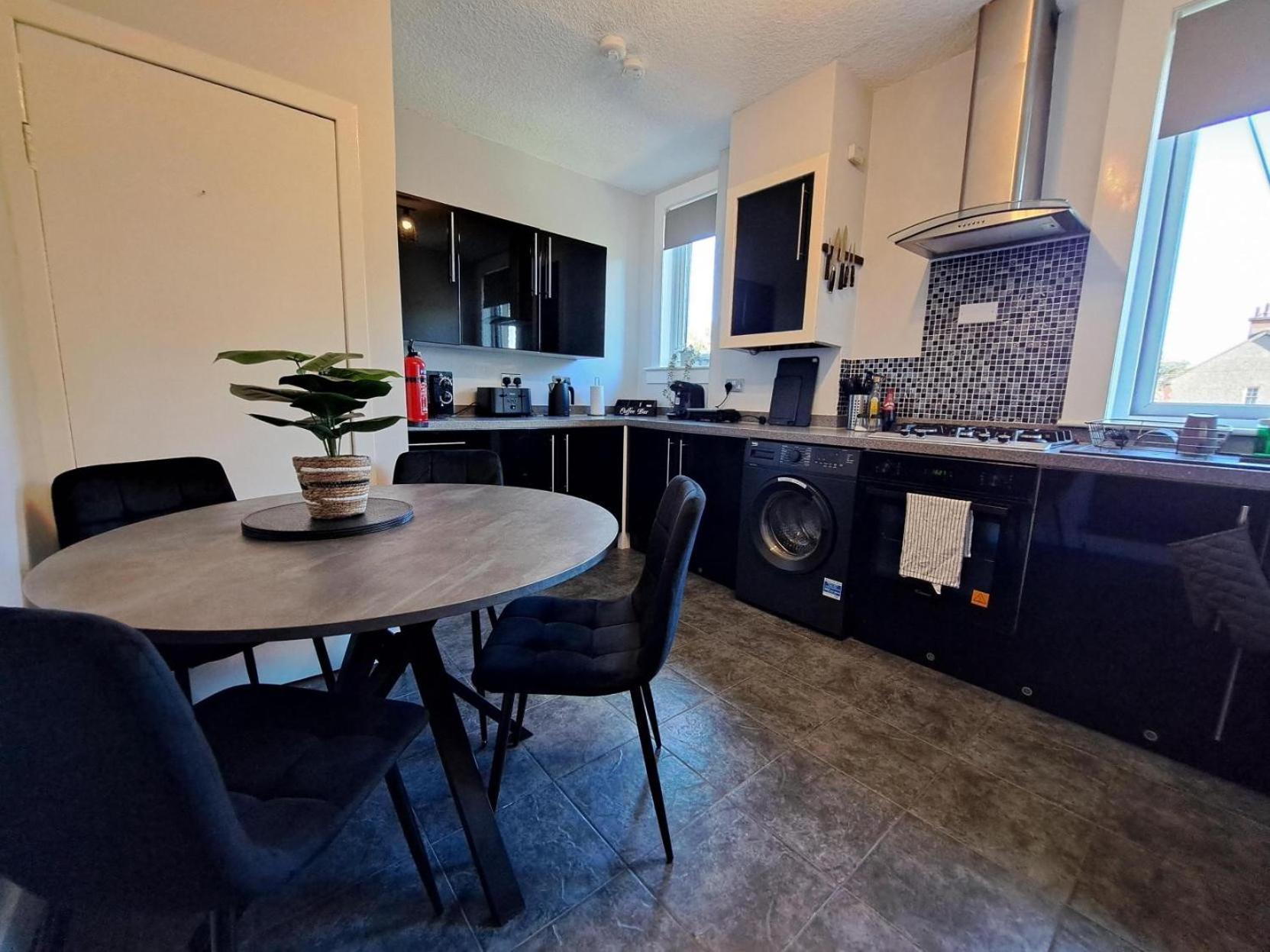 Glasgow Apartment Close To The Airport Ренфрю Екстериор снимка