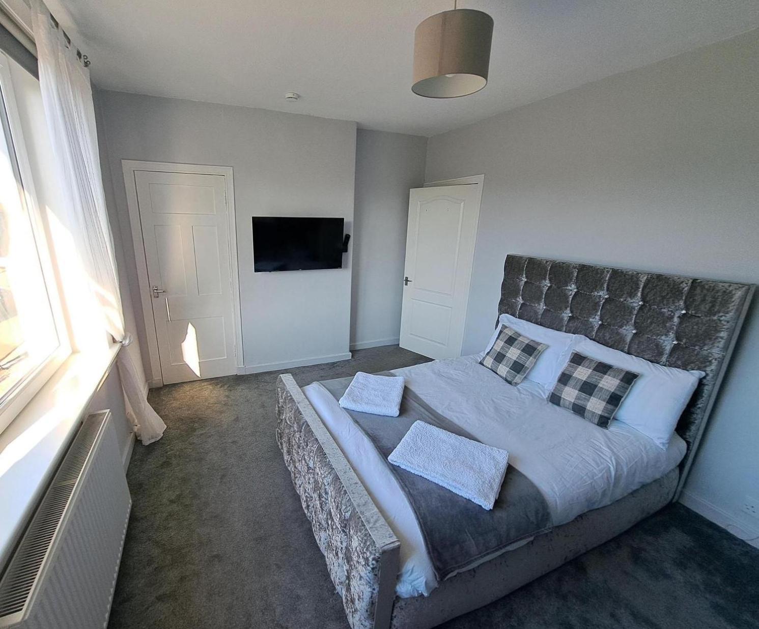 Glasgow Apartment Close To The Airport Ренфрю Екстериор снимка